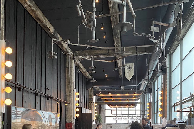 Le Serpent, Montréal